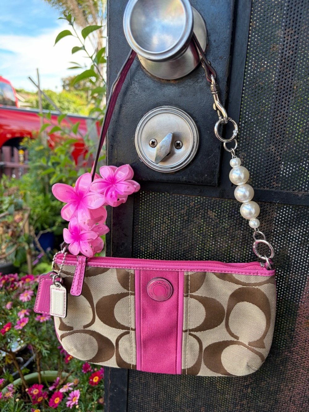Gorgeous Y2k Coach Signature Hot Pink & tan large wristlet Baguette purse - Picture 2 of 5